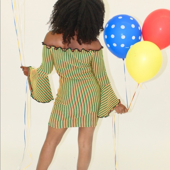 Off the Shoulder Dress - Picture 4 of 5